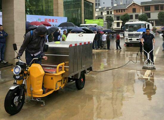 电动高压冲洗车云南省城市环境卫生协会年会.jpg
